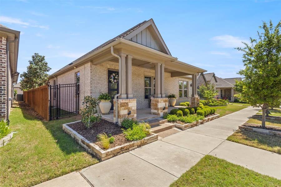 Property photo for 4825 Beaver Creek Drive, Arlington, TX