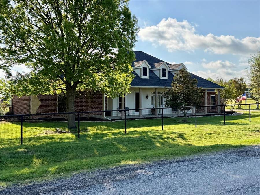 Property photo for 1333 E Highland Road, Waxahachie, TX