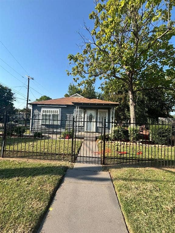 Property photo for 3801 E Berry Street, Fort Worth, TX