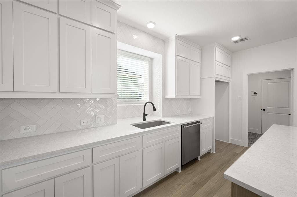 417 Newpark Boulevard, DeSoto, TX 75115 417 Newpark- Kitchen-4