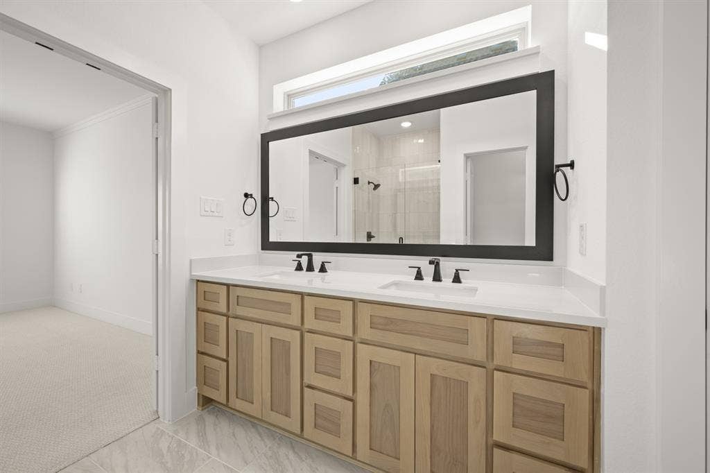 417 Newpark Boulevard, DeSoto, TX 75115 417 Newpark- Primary Suite-4