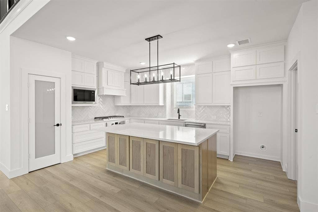 417 Newpark Boulevard, DeSoto, TX 75115 417 Newpark- Kitchen-2