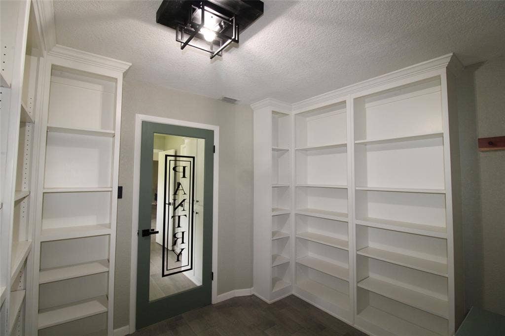 818 E Clinton, Athens, TX 75751