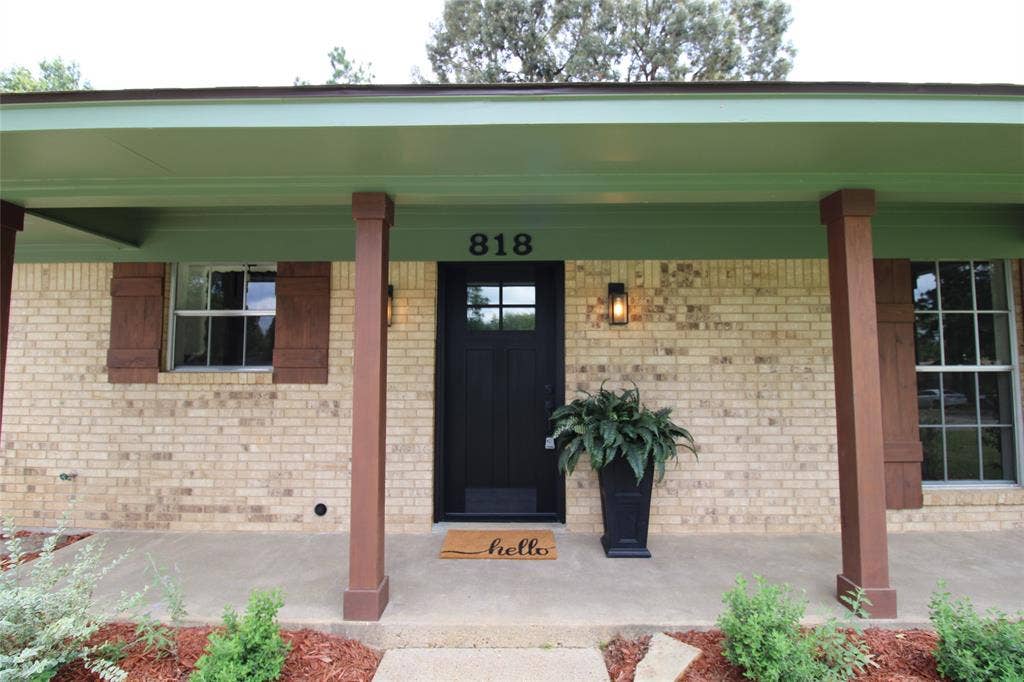 818 E Clinton, Athens, TX 75751