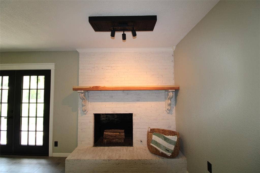 818 E Clinton, Athens, TX 75751