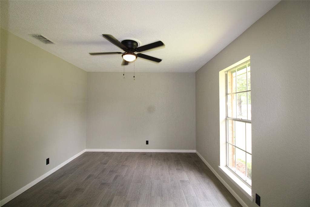 818 E Clinton, Athens, TX 75751