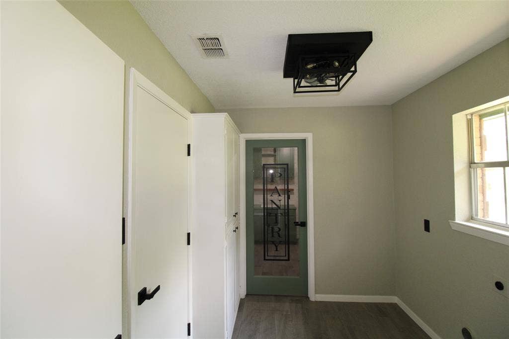 818 E Clinton, Athens, TX 75751