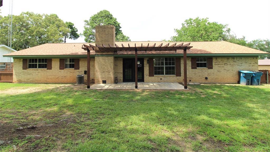818 E Clinton, Athens, TX 75751