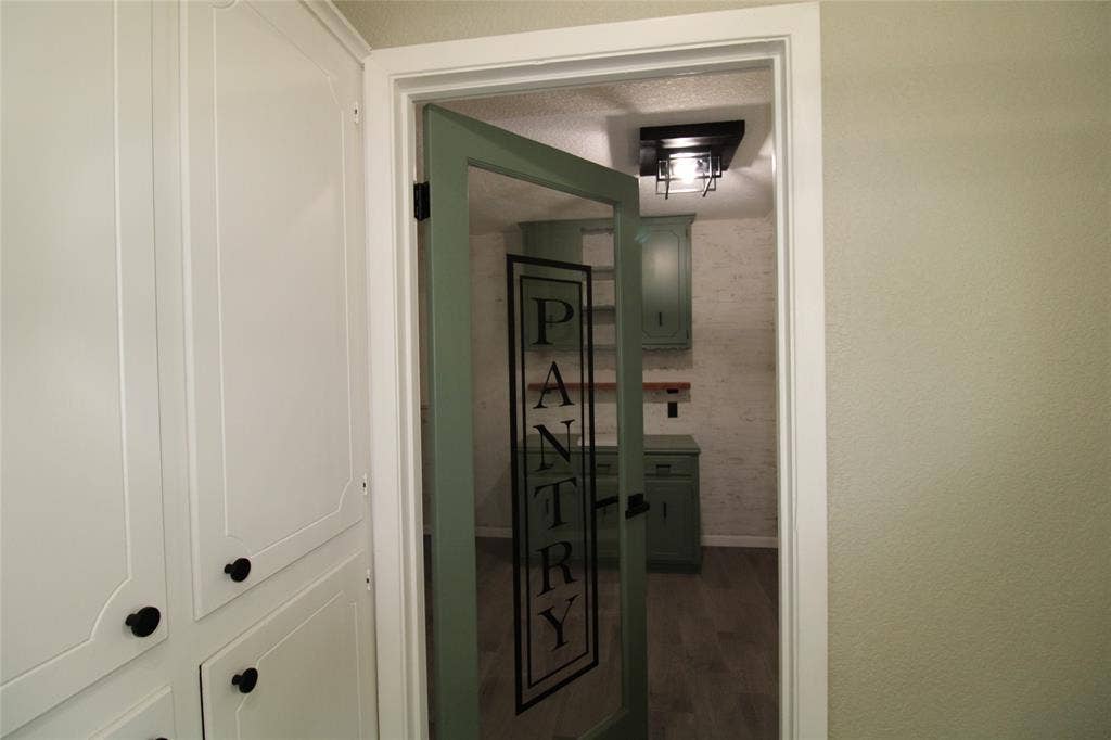 818 E Clinton, Athens, TX 75751