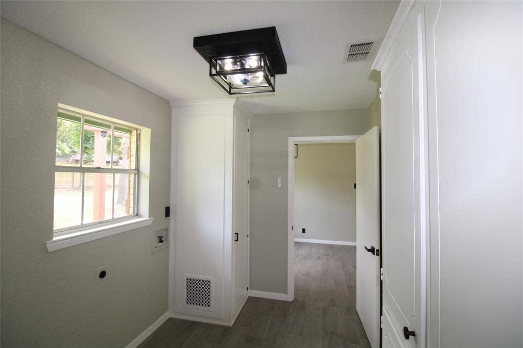 818 E Clinton, Athens, TX 75751