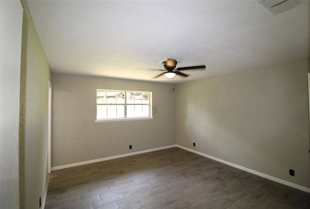 818 E Clinton, Athens, TX 75751