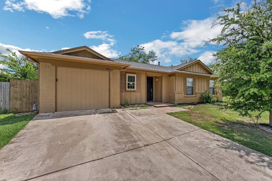 Property photo for 5921 Sea Breeze Lane, Fort Worth, TX
