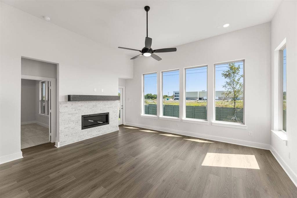 1628 Ginger-Living Room-1