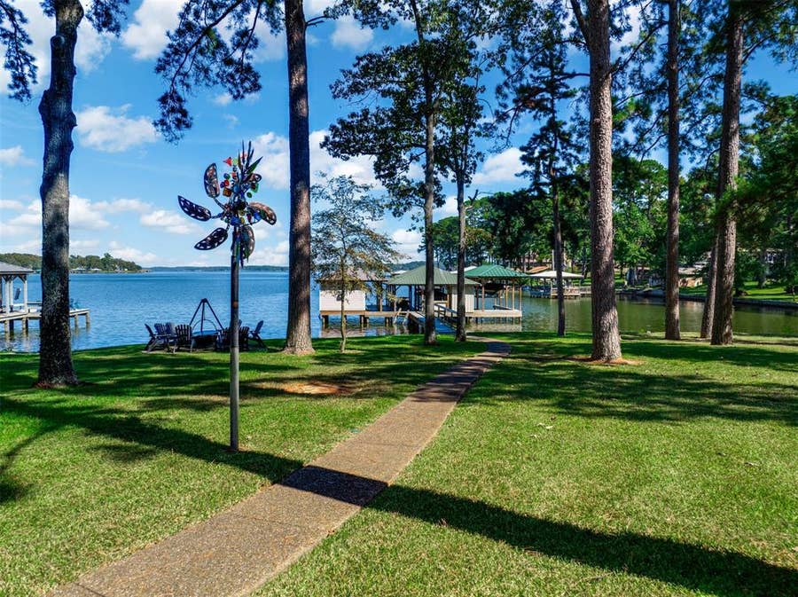 Property photo for 536 Wildewood Drive, Chandler, TX