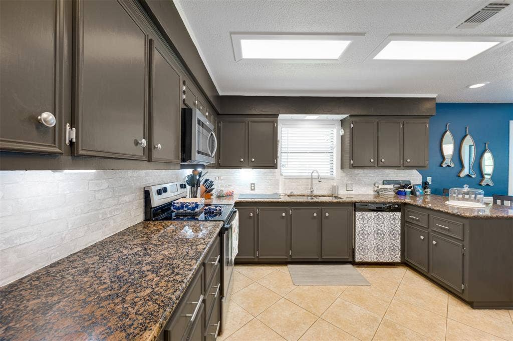 536 Wildewood Drive, Chandler, TX 75758 536 Wildewood Drive, Chandler, TX 75758