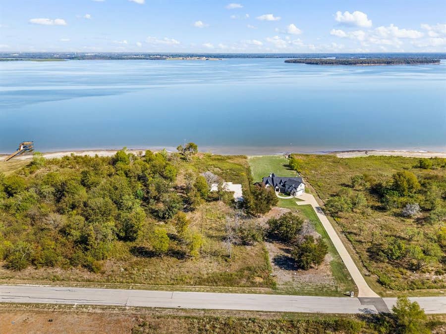 Property photo for 9397 W Shoreline Drive, Kemp, TX