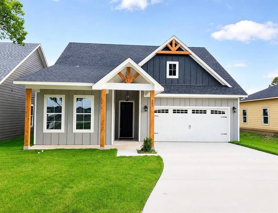Property photo for 607 N Getzendaner Street, Waxahachie, TX