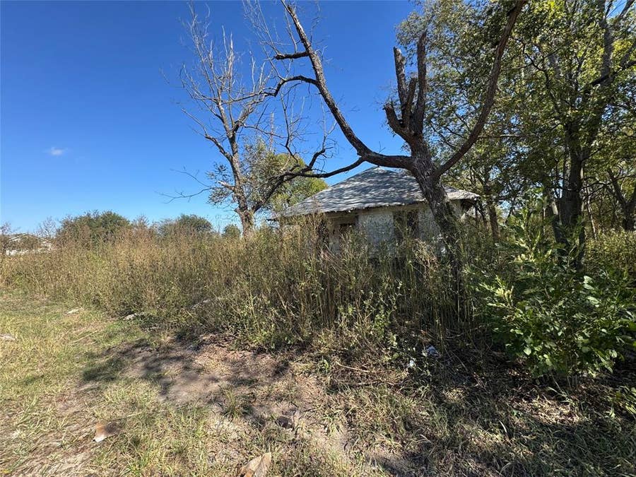 Property photo for 817 S Elm Street, Mart, TX