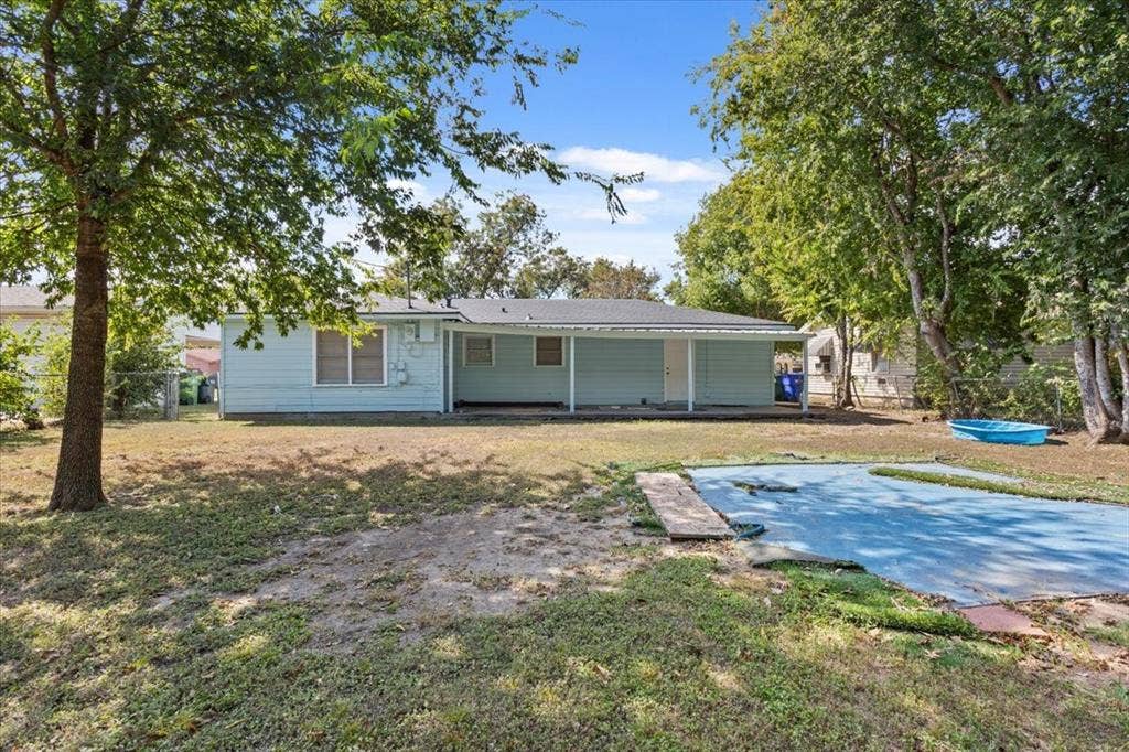 2424 S 26th Street, Waco, TX 76706 Back of property with a patio area