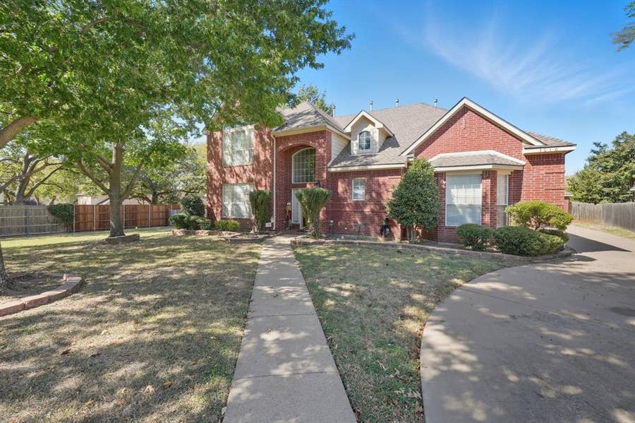 Property photo for 5010 Coventry Lane, Arlington, TX