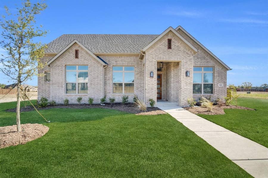 Property photo for 1026 Beaverbrook Lane, DeSoto, TX