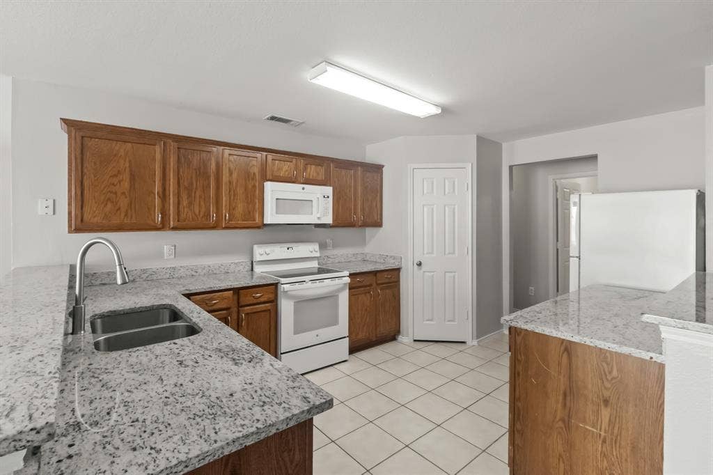 5968 Waterford Drive, Grand Prairie, TX 75052 5968 Waterford Drive, Grand Prairie, TX 75052