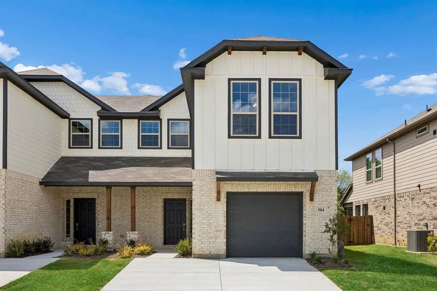 Property photo for 504-506 Trailhead Lane, Denton, TX