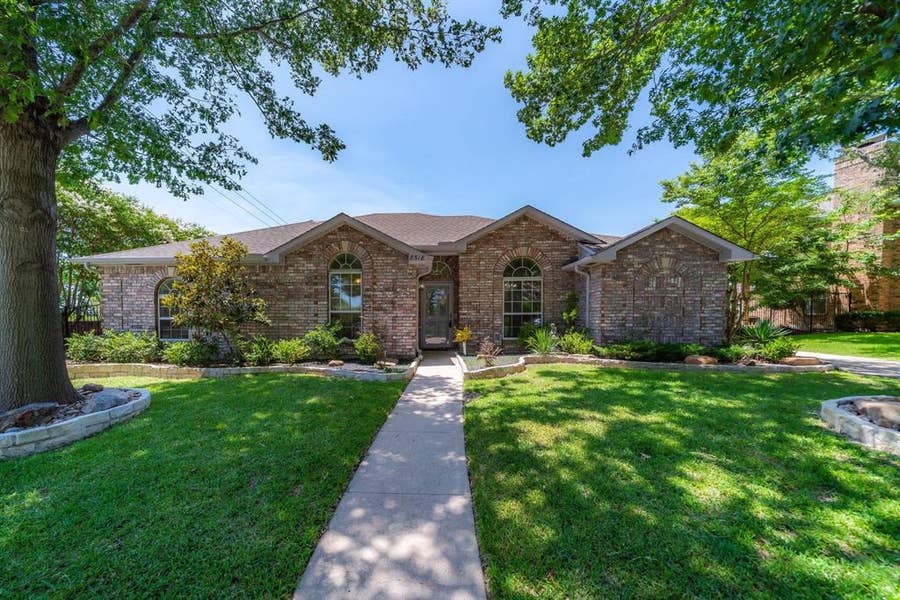 Property photo for 8518 Bridgewater Drive, Rowlett, TX