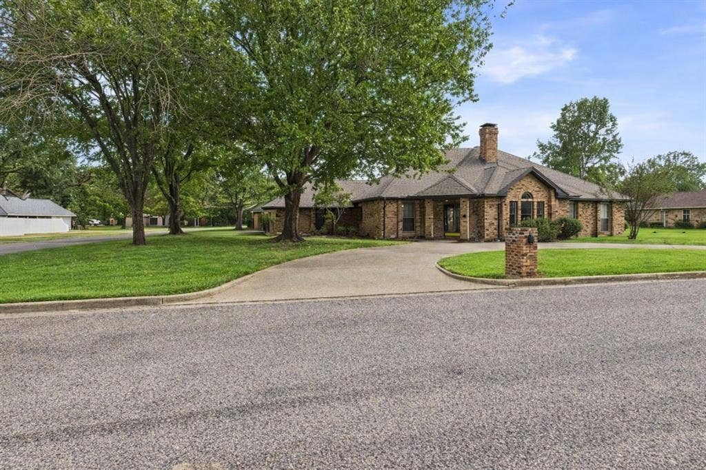 1178 E Oval Drive, Athens, TX 75751 1178 E Oval Drive, Athens, TX 75751