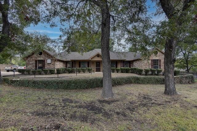 Property photo for 580 N Hampton Road, DeSoto, TX
