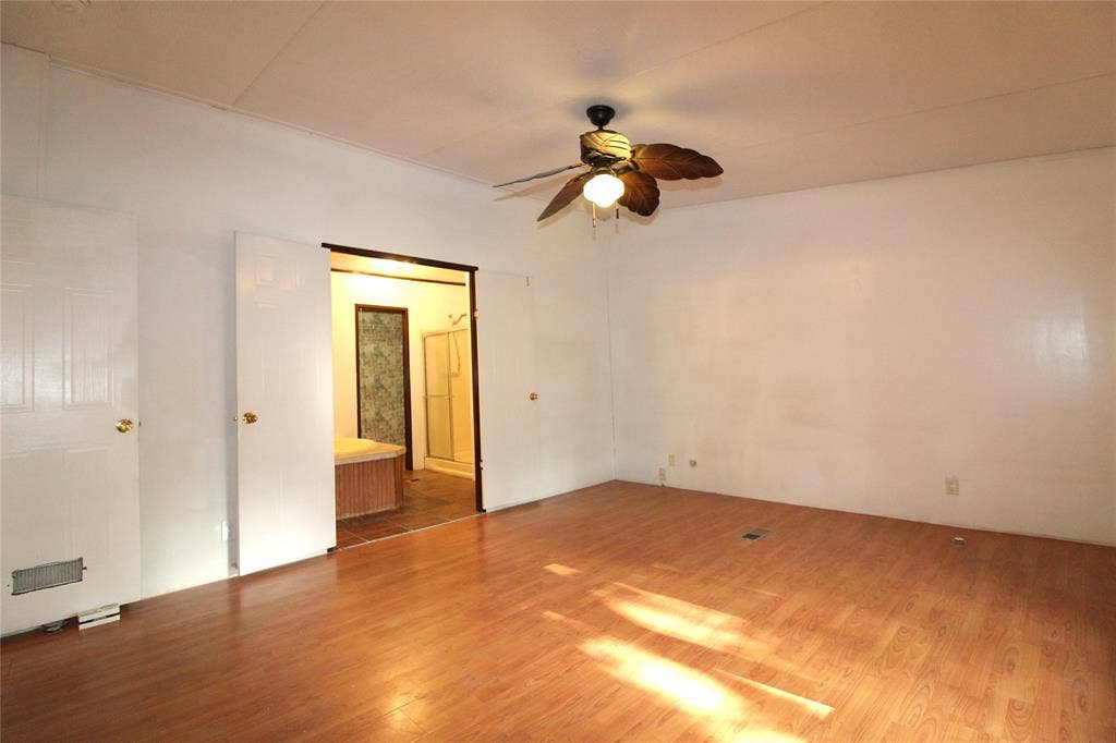 5199 Timarron Drive, Scurry, TX 75158 Unfurnished room with wood finished floors and a ceiling fan