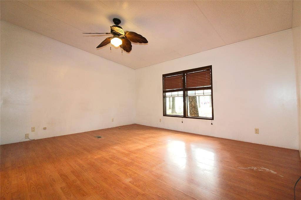 5199 Timarron Drive, Scurry, TX 75158 Empty room featuring light wood finished floors, ceiling fan, and vaulted ceiling