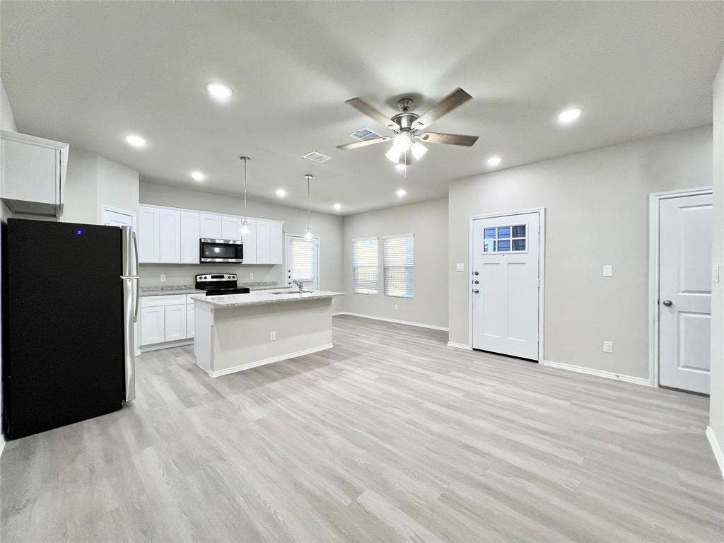 3501 E Renfro Street, #106, Burleson, TX 76028 3501 E Renfro Street, #106, Burleson, TX 76028