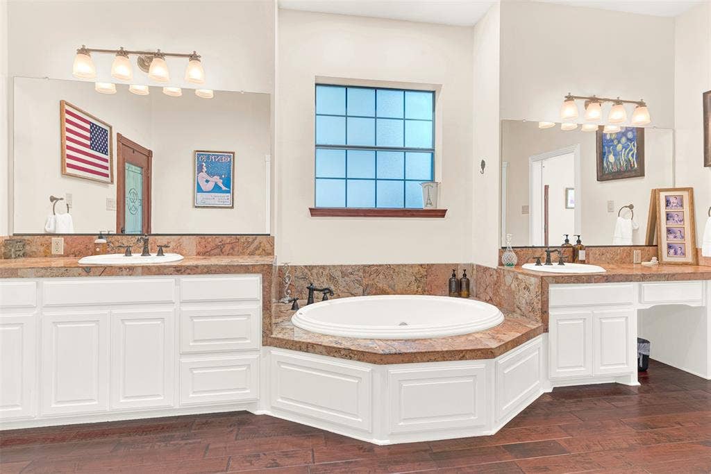 1166 Winding Wood Trail, Scurry, TX 75158 Primary Ensuite Bath