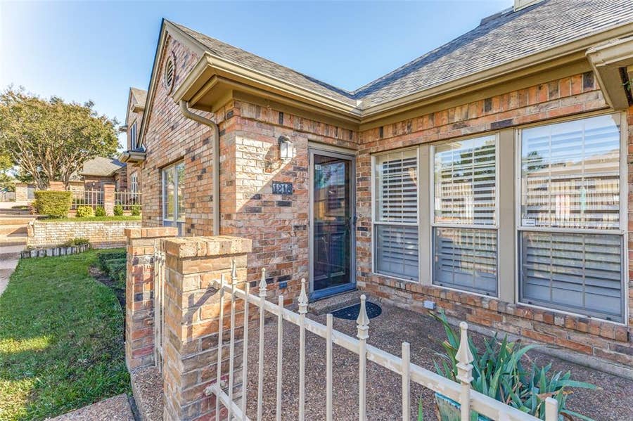 Property photo for 1218 Wooded Trail, Hurst, TX