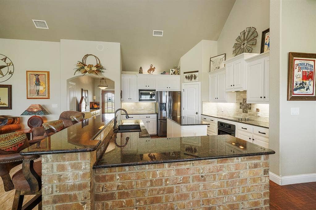 6124 High Meadows Drive, Krum, TX 76249
