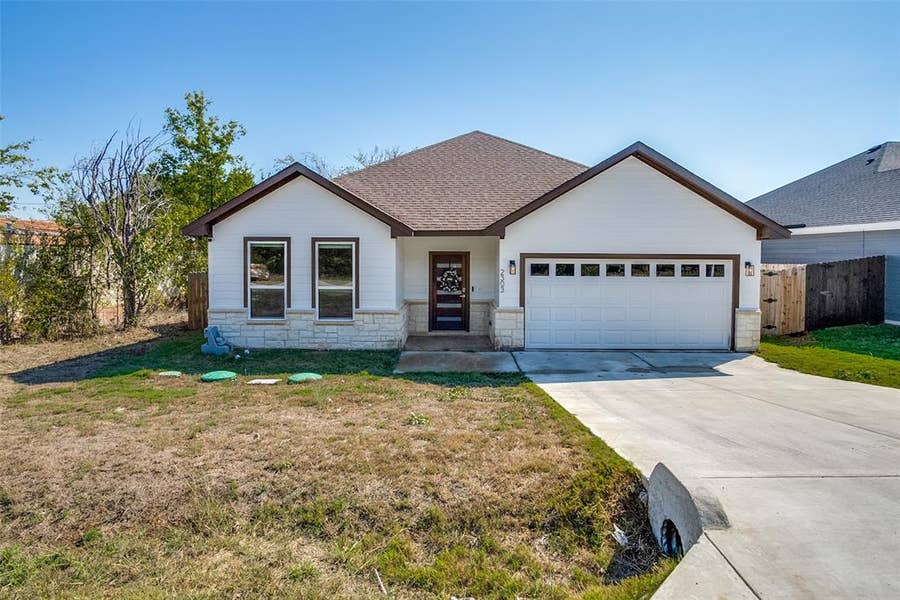 Property photo for 2303 Pedernales Court, Granbury, TX