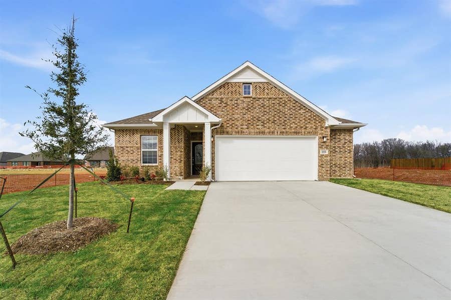 Property photo for 225 Charismatic Road, Waxahachie, TX