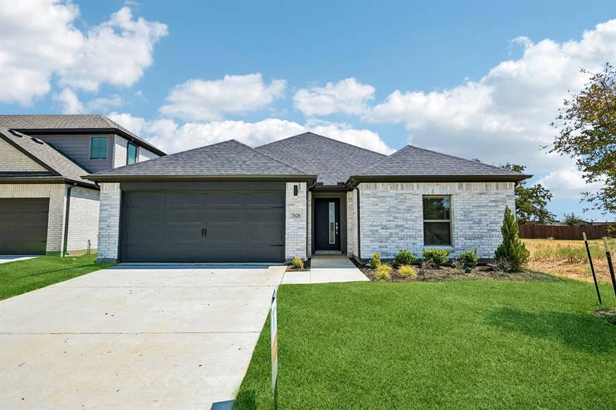 Property photo for 7620 Kingfisher Road, Aubrey, TX