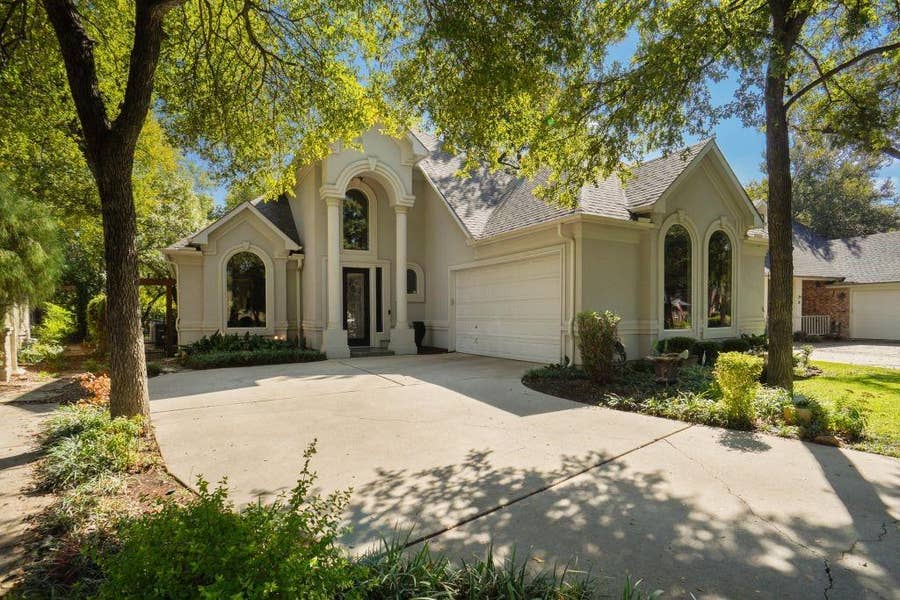 Property photo for 5968 Riverbend Place, Fort Worth, TX