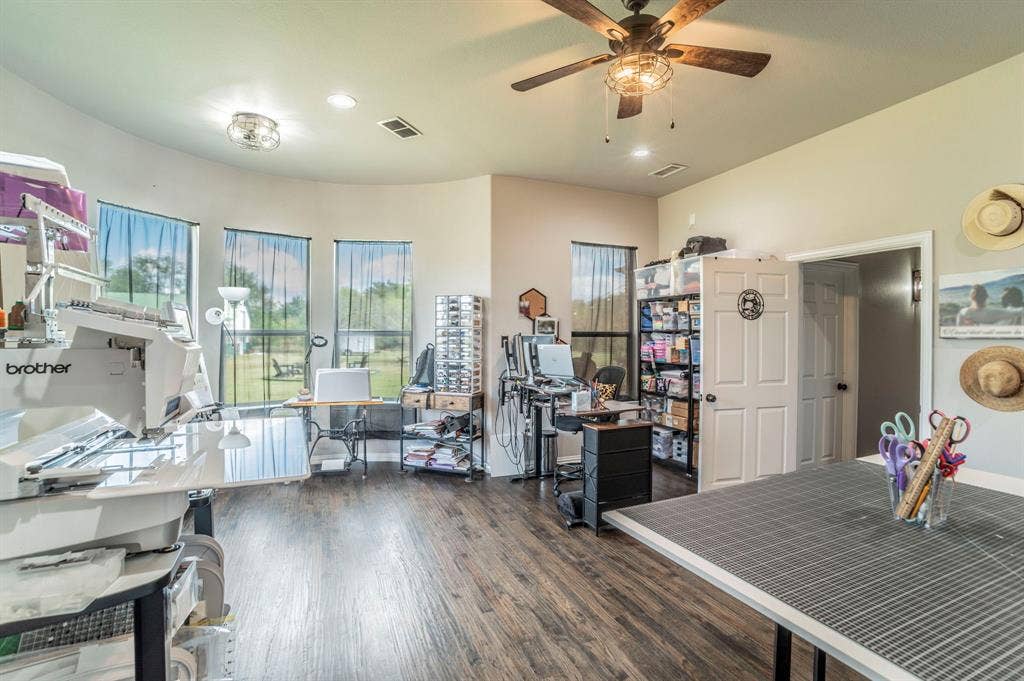 5229 Horseshoe Lane, Royse City, TX 75189 Bonus living area. Currently a craft room. Large circular sitting area.