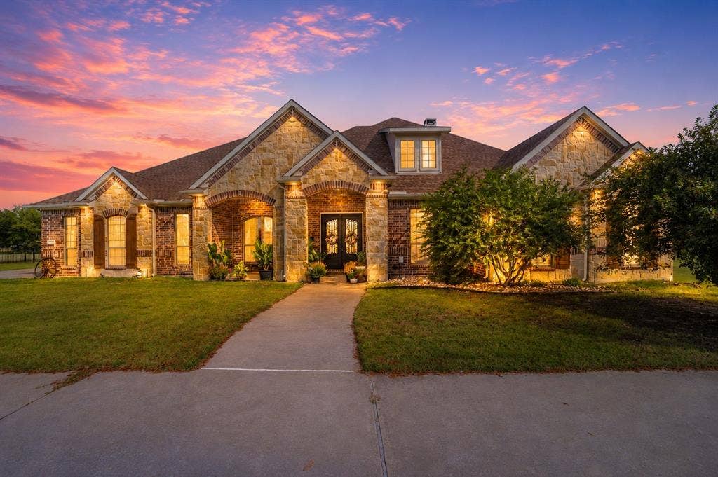 5229 Horseshoe Lane, Royse City, TX 75189 Welcome to 5229 Horseshoe Lane in Royse City, Texas!