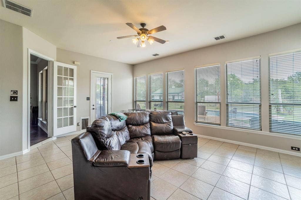5229 Horseshoe Lane, Royse City, TX 75189 Sunroom overlooks the pool, patio and back yard area.