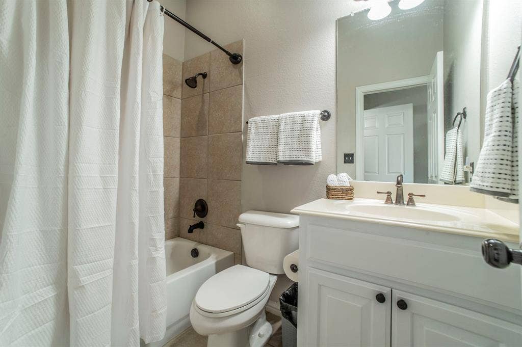 5229 Horseshoe Lane, Royse City, TX 75189 Full bath featuring shower / bathtub combination with curtain, vanity, and a textured wall