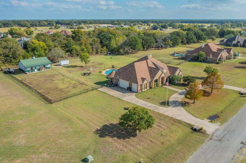 5229 Horseshoe Lane, Royse City, TX 75189 Side view. Notice plenty of parking!