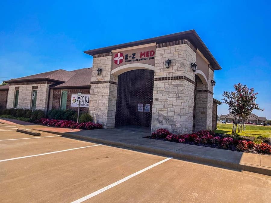 Property photo for 1004 S Carrier Parkway, Grand Prairie, TX
