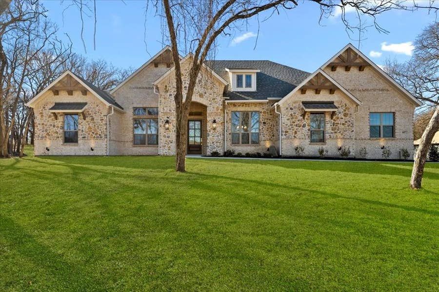 Property photo for 687 Bent Tree Lane, Weatherford, TX
