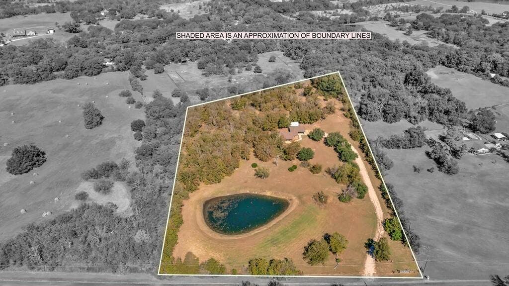 556 Wildwood Trail, Lorena, TX 76655 View of property location with a large body of water and property boundaries highlighted