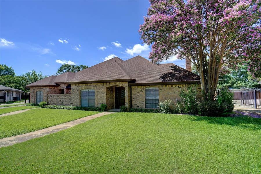 Property photo for 4857 Ledgestone Court, Fort Worth, TX