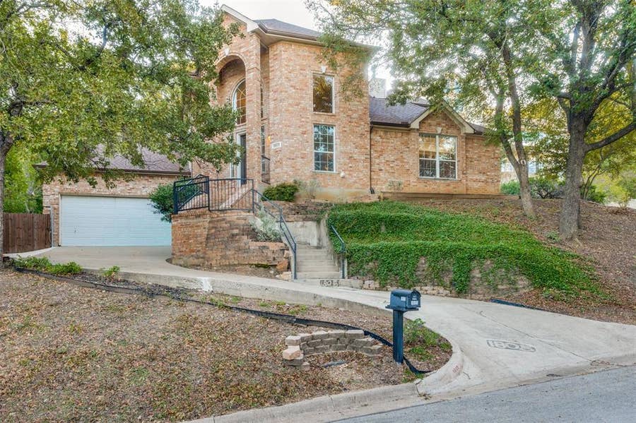 Property photo for 1805 Old Oak Drive, Arlington, TX